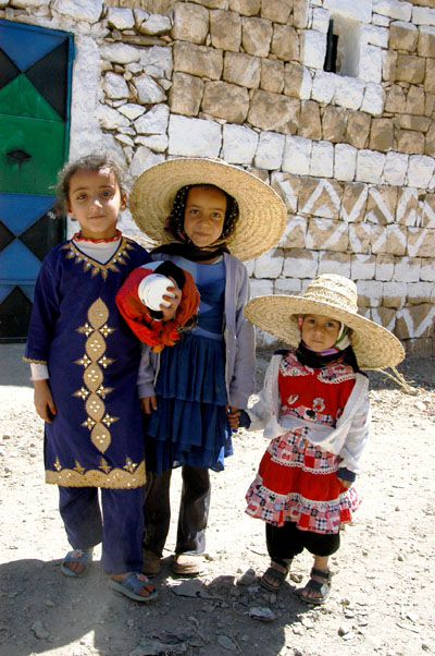 Yemeni girls in straw hats