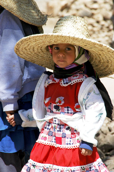 Yemeni girl with a staw hat