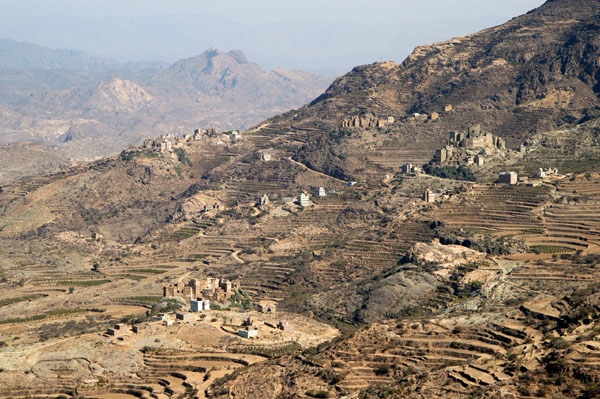 Small villages dot the mountainside between Manakha and Al-Khutayb