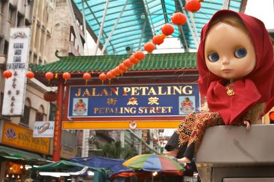 Blythe in Malaysian Style, cruising Chinatown