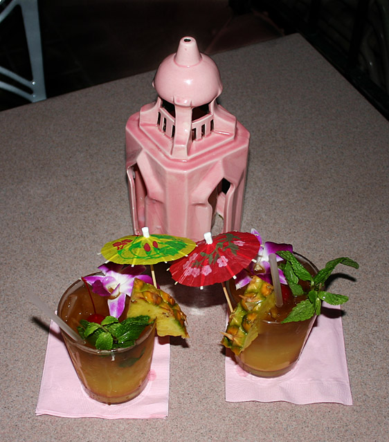 Mai Tais at the Mai Tai Bar