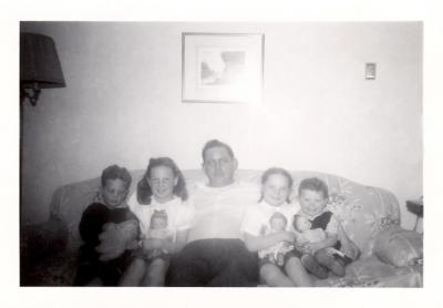 Bob Bellinger with Barbara, Dodie, Bob and Gary, 1948 (121)