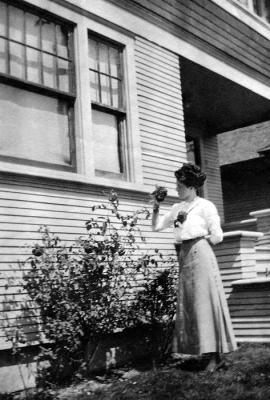Ethel's first visit to Seattle, 1909 (305)