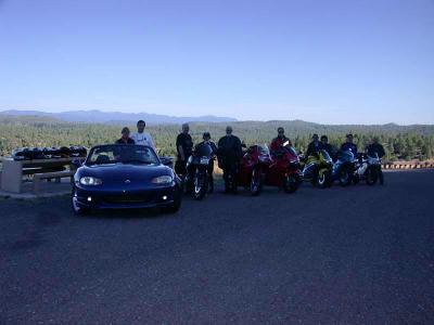 Lineup at the viewpoint east of Luna. Unfortunately for this shot we were standing in the shade!