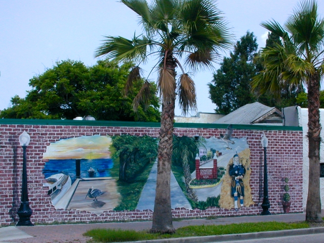 <small>A mural painted on a building<br>in Downtown Dunedin</small>