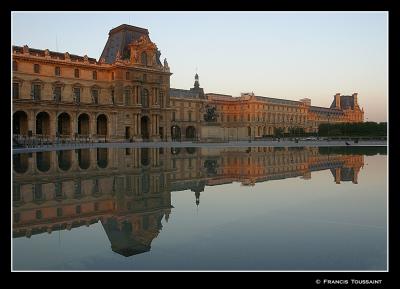 Le Louvre early light reflection