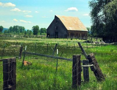 3696 chester barn cropped.jpg
