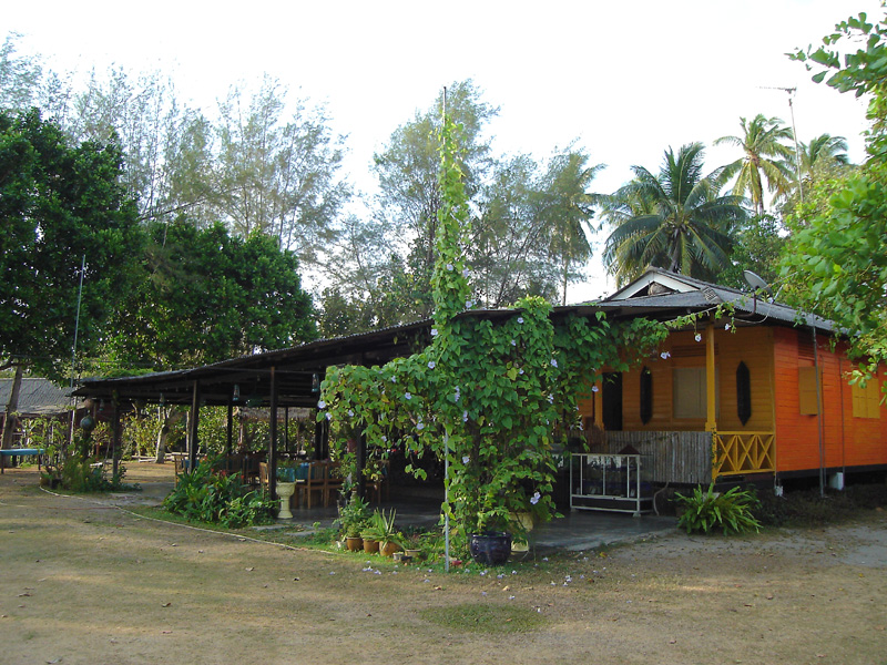 Sedili Country Resort restaurant - very kampong-like