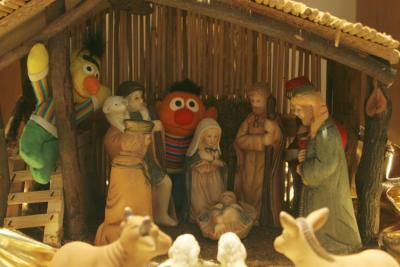 bert & ernie join in the nativity! 02