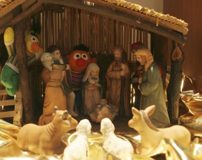 bert & ernie join in the nativity! 03