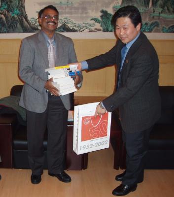 u10/kleine/medium/37804837.CHINADecember2004xuandravi2.jpg