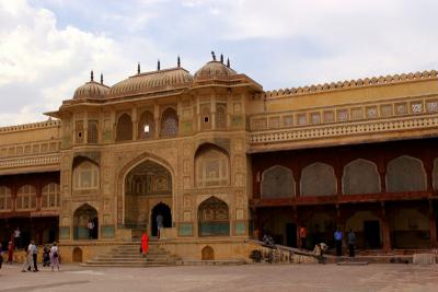 u10/lkf/medium/41472645.Upload006FacadeofGaneshPolAmberFort.jpg