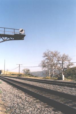u10/lookoutranch/medium/2346681.railroadLights.jpg