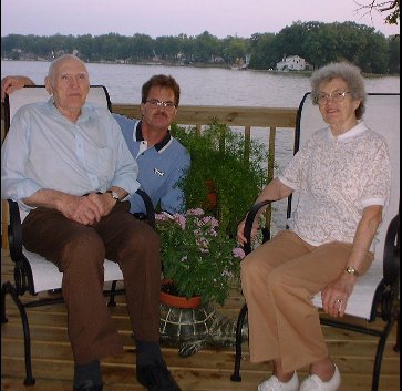 Wade, Roger & Laura at Charlie & Bonnie's 2001