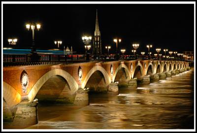 Pierre bridge at night