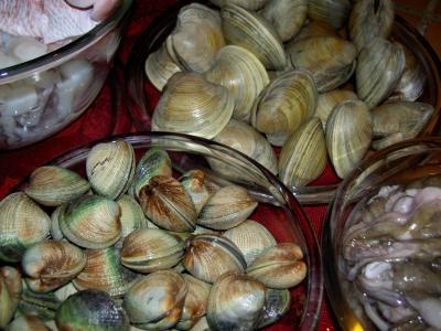 closeup of clams for zuppa