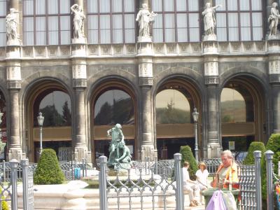Statues being violent with each other