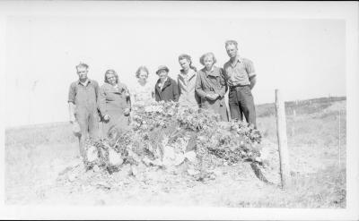 Christian W. Larsen's wife and children at his graveside 1937.
Ray, Mabel, Lena, Hannah, Alice, Gladys and Art.