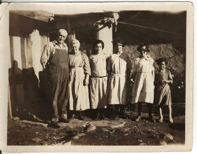u10/stantheman/upload/1987028.Ernest_With_Harris_Women.jpg