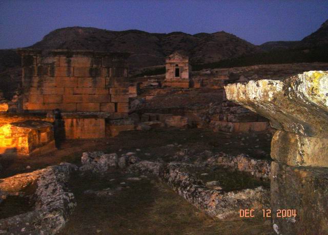necrapolis of hierapolis.JPG