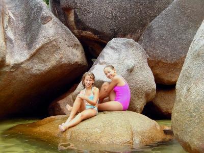 praslin_Orietta_Ariane_on_rocks.jpg