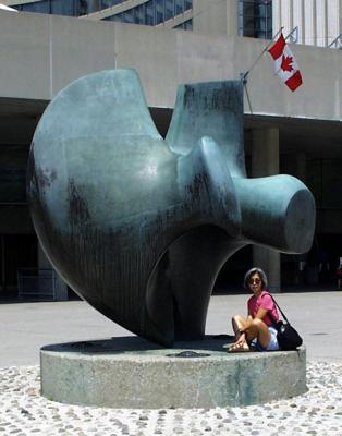 Henry Moore
(1898-1986)
Three Way Piece No. 2 (The Archer) (1964-65) bronze
Nathan Phillips Square, Toronto, Toronto City Hall