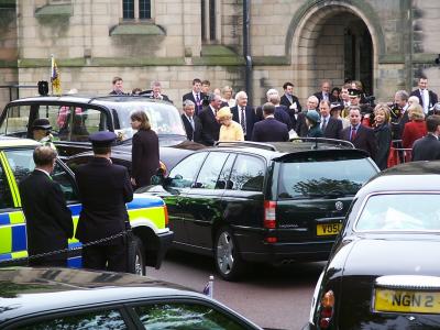 Sir David Steel says bye to the Queen