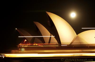 Sydney Opera house at night