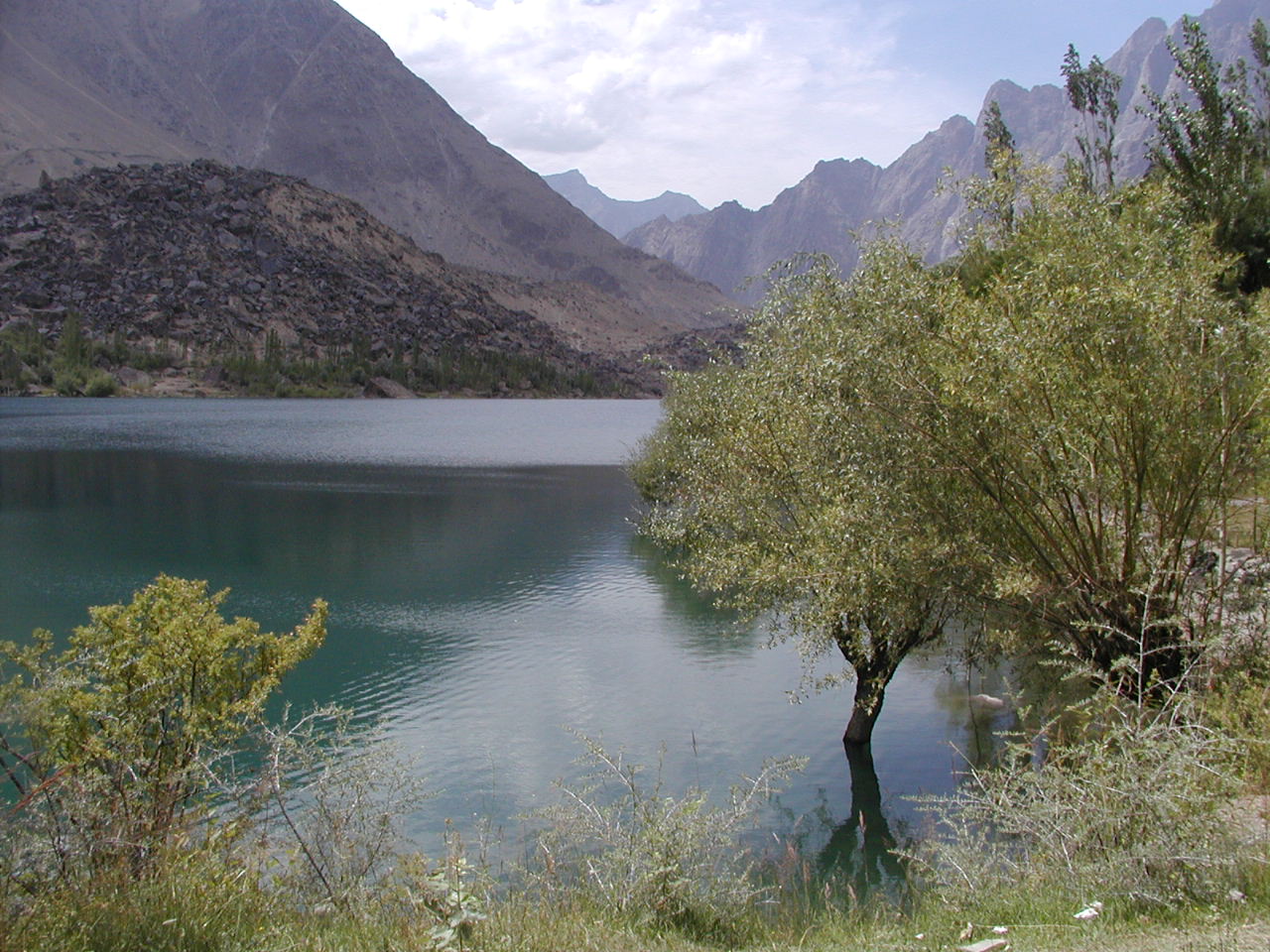 Or this one???? (Couldnt capture the whole lake in one Image, would have Had to Go Back a Long Way)