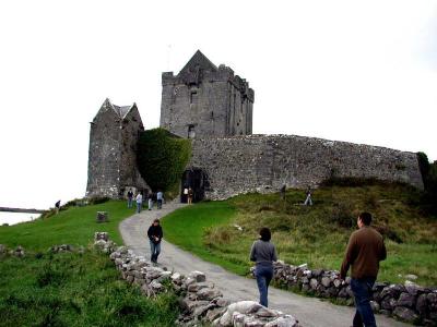 Dunguair-Castle.jpg