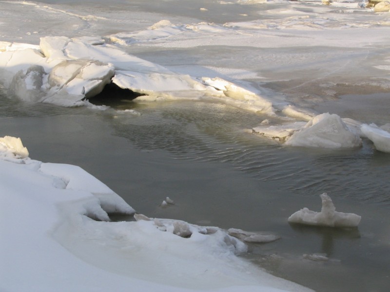 glace sur le fleuve