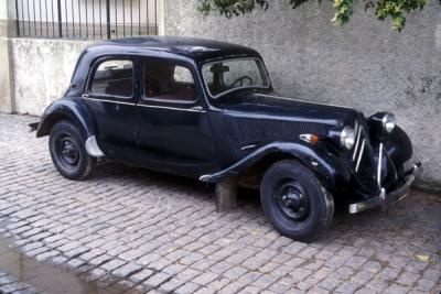 Old cars are common in Colonia