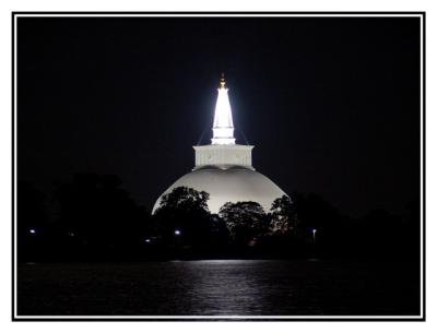 Ruwan weli saeya at night