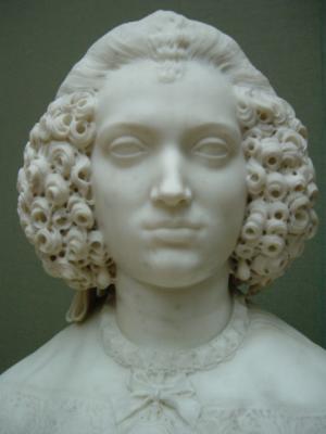 Her hair was curly worlley