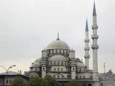 Yeni (New) Mosque looms over the harbor.