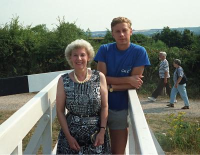 u11/annedave/medium/42803309.FloraandDaveDevizeslockssummer1990compressed.jpg