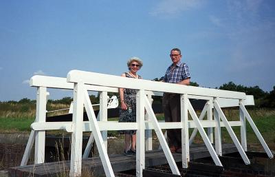 u11/annedave/medium/42804003.FloraandKenDevizeslockssummer1990compressed.jpg