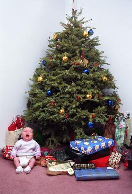 u11/annedave/medium/42813403.TristanandChristmastree1992compressed.jpg