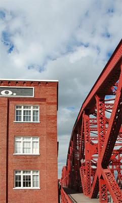 RedBuildingBridge_6140.jpg