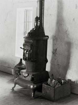 u11/bmcelya/medium/38000813.OldPotbellyStove.jpg