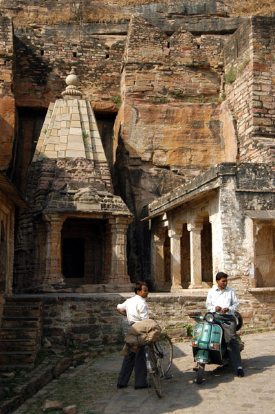 Chatarbhuj Mandir, 876 AD