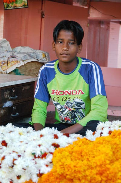 Flower vendor in Bai Ji Ka Khandra, Bari Chaupar