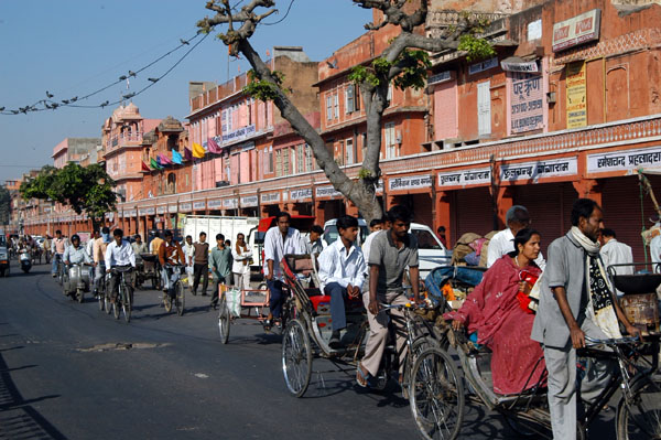 Traffic along Chand Pol Bazar, Jaipur