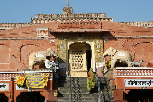 Hindu temple on the NW side of Chhoti Chaupar square, Jaipur