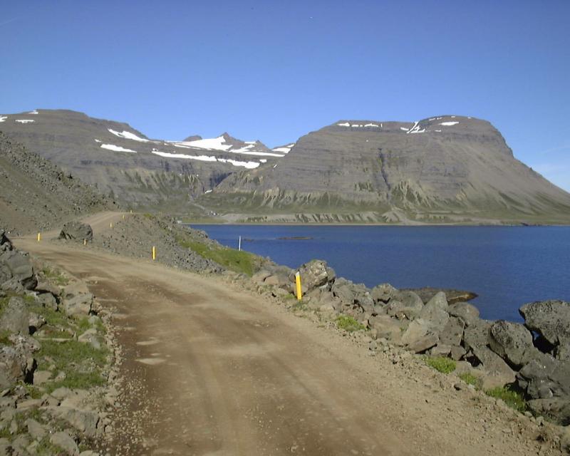 Skreflufjall noran Kaldbaksvkur. Skrlingjar snvi akktir