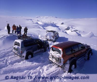 Vi <a href=http://www.raunvis.hi.is/~alexandr/glaciorisk/jokulhlaup/GLOF/vatna/>Hntuln</a>  Brarjkli