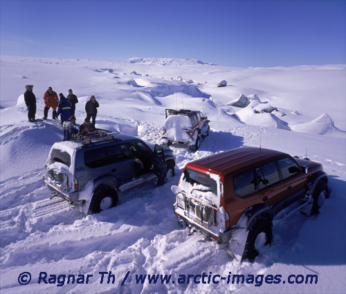 Vi <a href=http://www.raunvis.hi.is/~alexandr/glaciorisk/jokulhlaup/GLOF/vatna/>Hntuln</a>  Brarjkli
