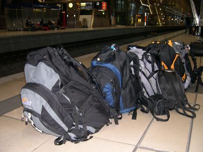 Fernbahnhof, the backpacks DSCN2470.jpg