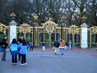 .......The gates to Green Park...............
