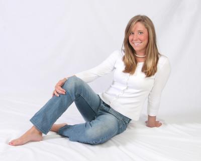 u11/digitallife/medium/42829644.resizedsteph_lean2sitfl.jpg